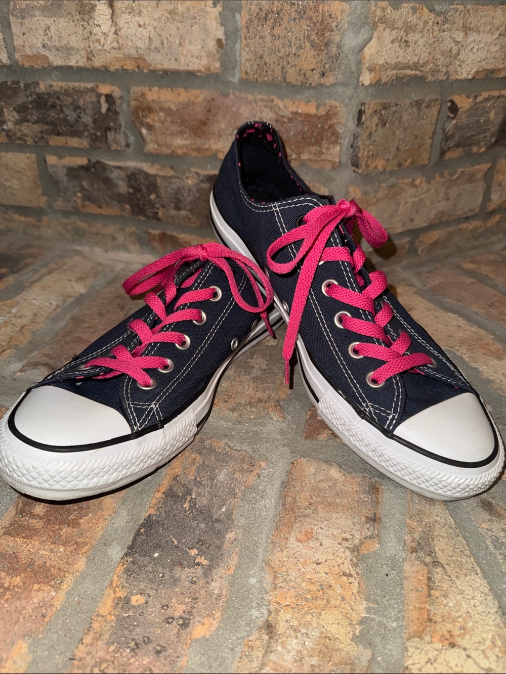 CONVERSE Navy Canvas Sneakers with Hot Pink Laces - Size 10/Womens 8/Mens